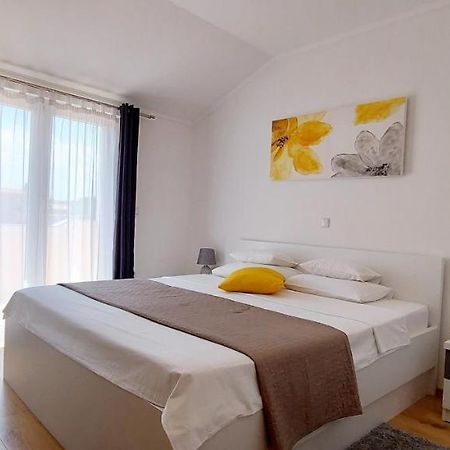 Apartments Marijana Rab Town Bagian luar foto