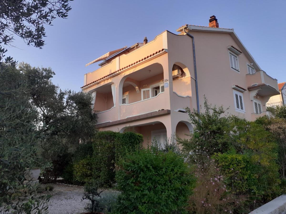 Apartments Marijana Rab Town Bagian luar foto