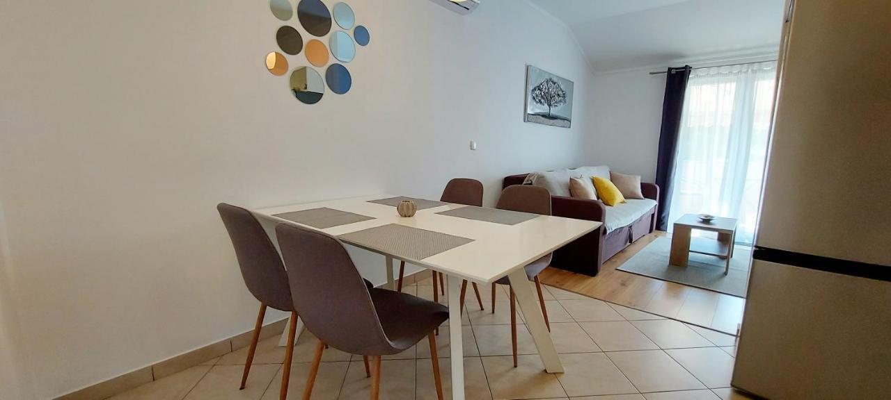 Apartments Marijana Rab Town Bagian luar foto