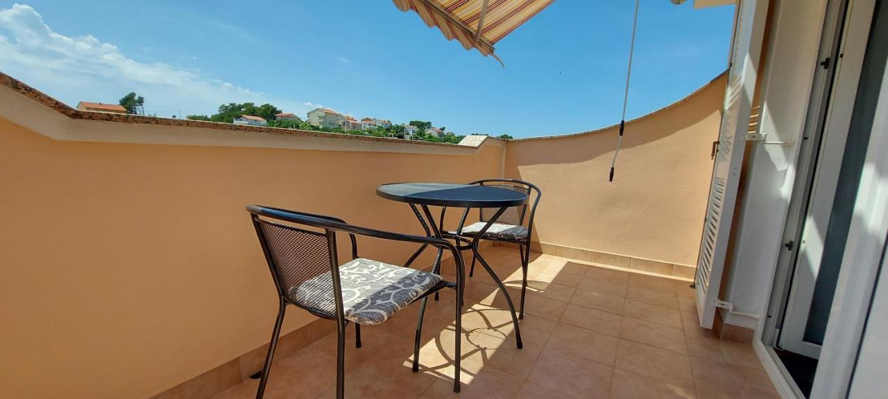 Apartments Marijana Rab Town Bagian luar foto