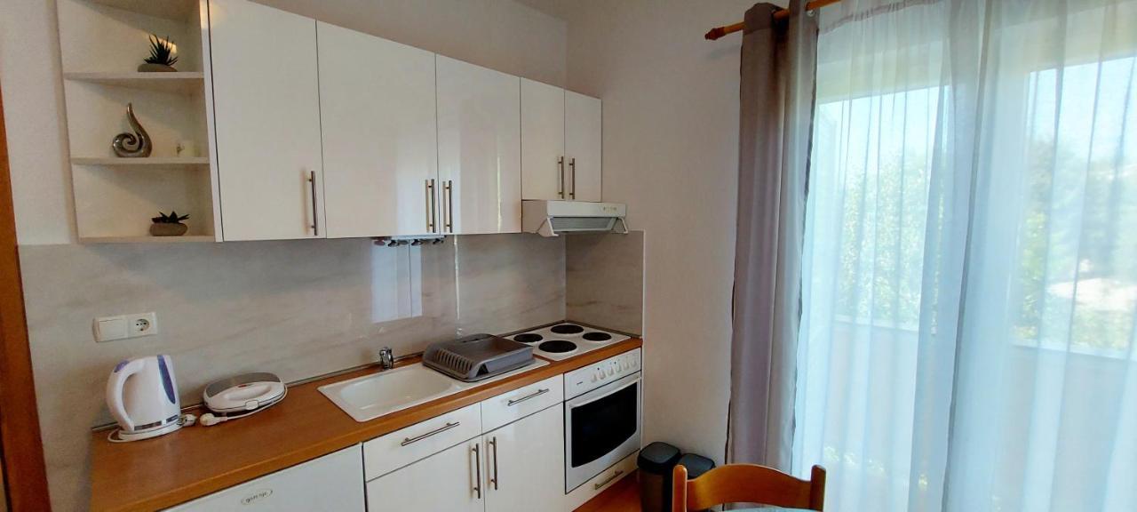 Apartments Marijana Rab Town Bagian luar foto