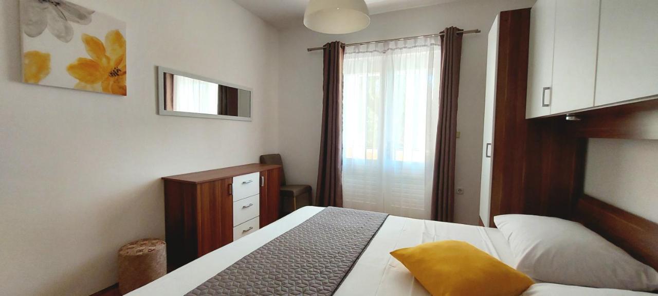 Apartments Marijana Rab Town Bagian luar foto