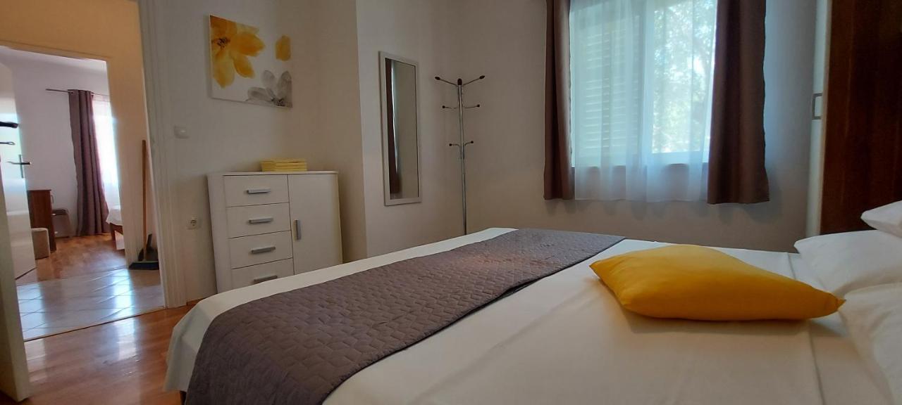 Apartments Marijana Rab Town Bagian luar foto