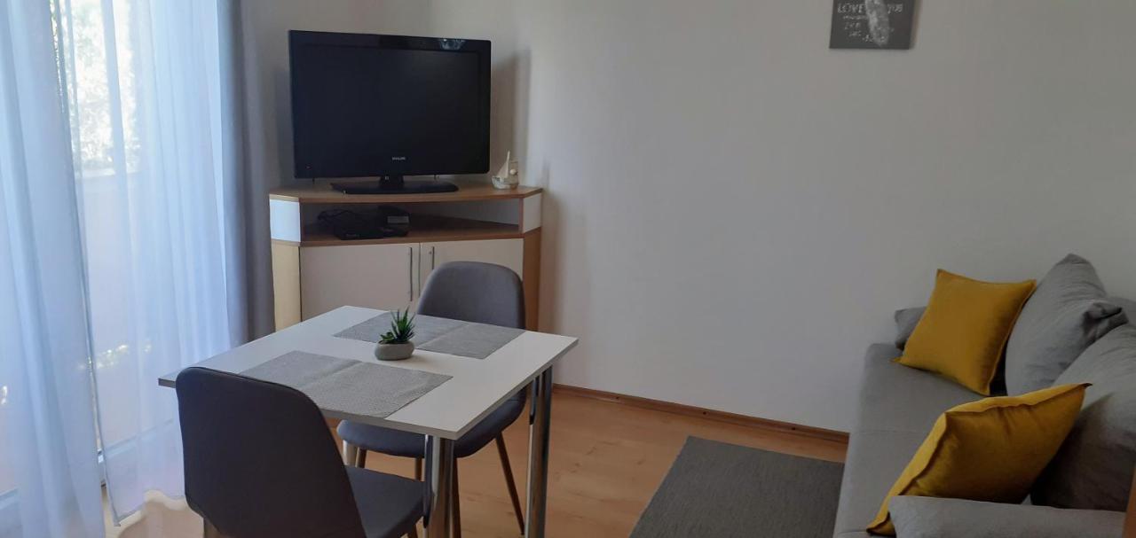 Apartments Marijana Rab Town Bagian luar foto