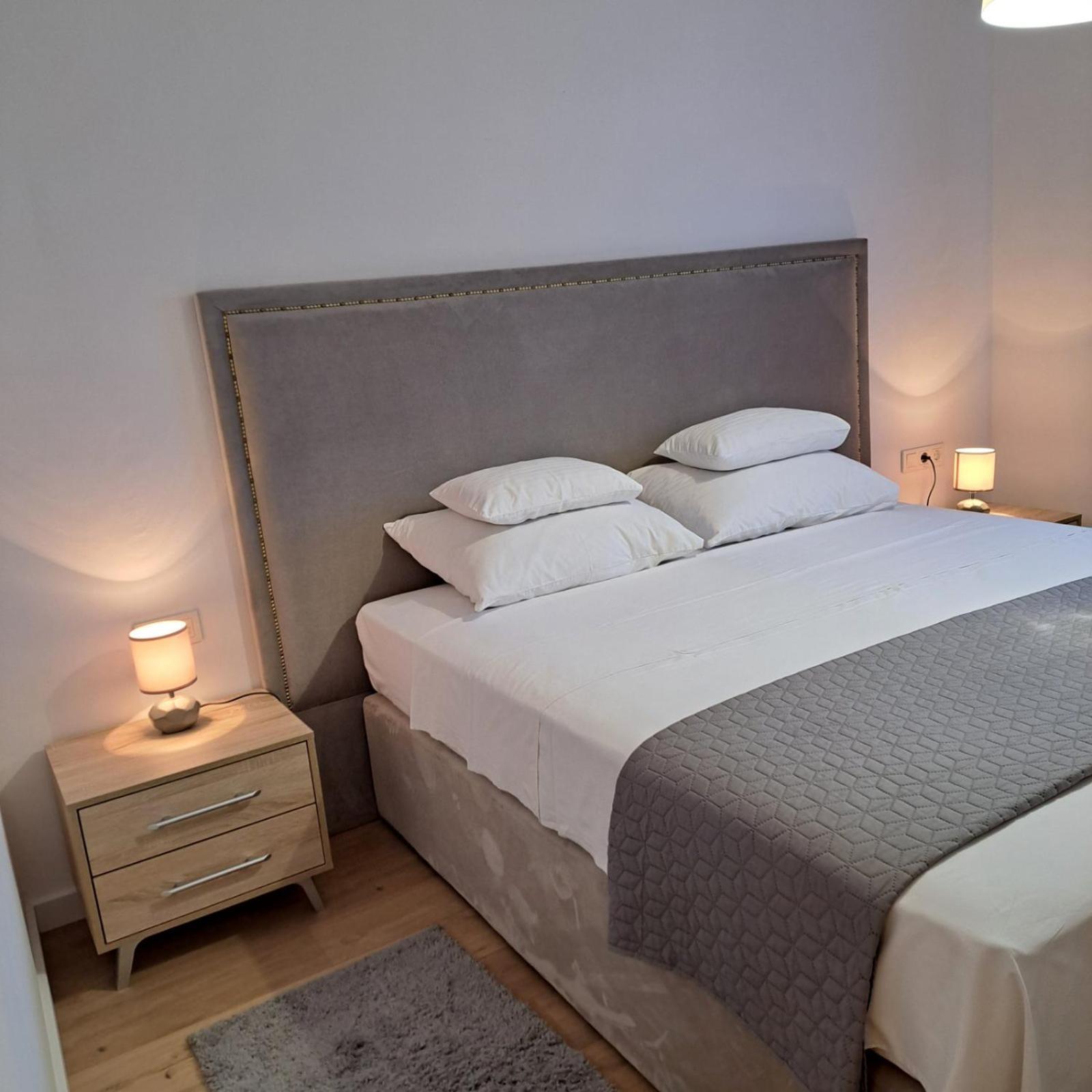 Apartments Marijana Rab Town Bagian luar foto