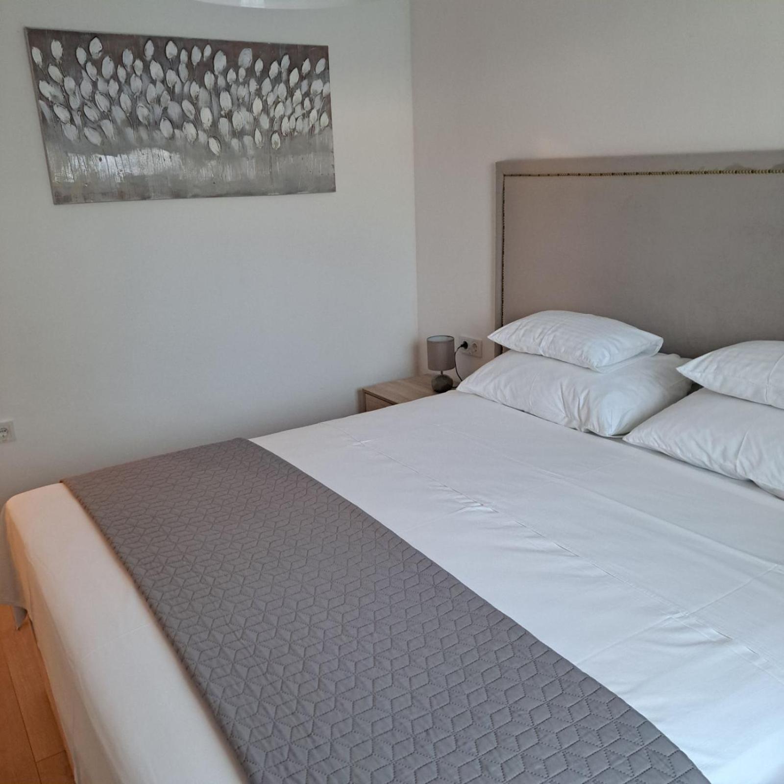 Apartments Marijana Rab Town Bagian luar foto